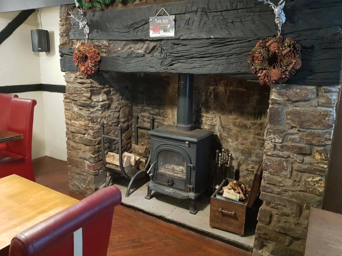 The Cock Hotel Bronllys Eksteriør bilde